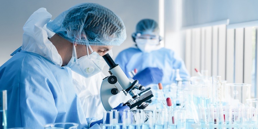 توانایی انجام آزمایش‌های تشخیص طبی یکی از توانمندی‌های لازم برای کارشناسان علوم آزمایشگاهی است.